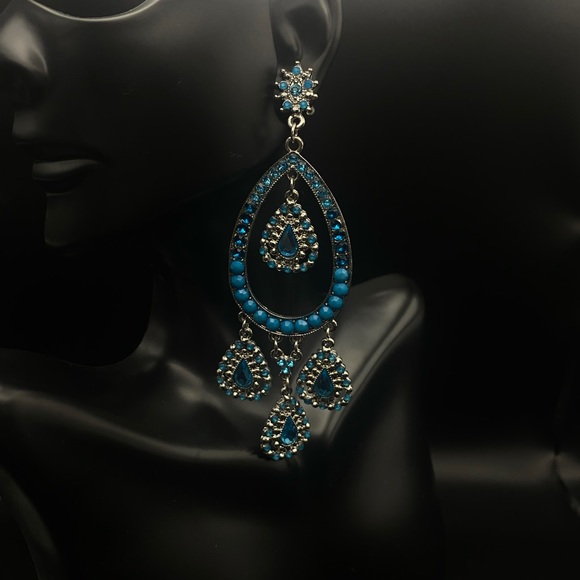 Earrings - Picture 1 of 3